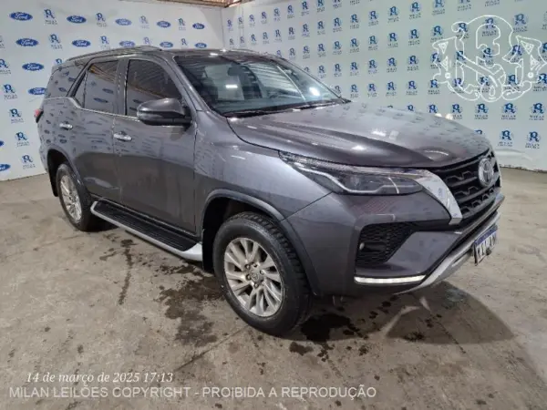 Toyota Hilux SW4 SRX 2025 leilão de veiculos retomado finciamento