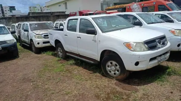 Toyota Hilux cabine dupla 2013 leilao caminhonetes frota governo estadual