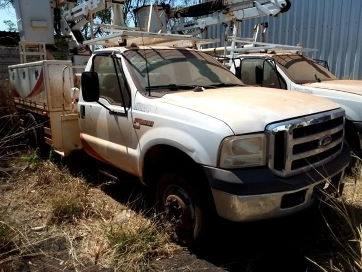 Leilão de Frota tem Caminhão Ford F4000 4x4 a partir de 16 mil reais, Caminhonetes motos