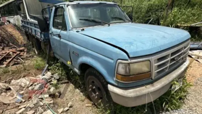 Caminhonete Ford F1000, carro popular e motos a partir de 1 mil Reais no Leilão de Prefeitura