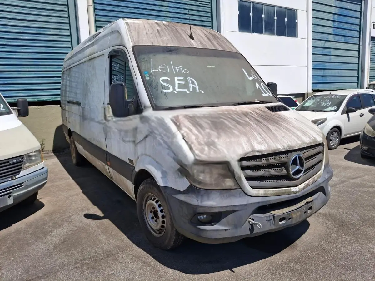 Leilão do Governo Estadual tem Sprinter, Kombi, e outras vans a partir de 1 mil reais