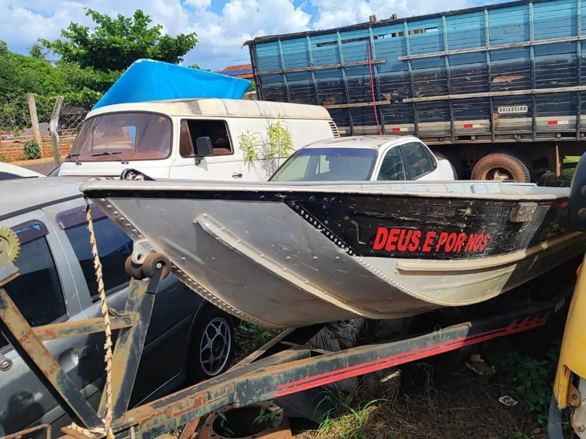 Leilão de Combate ao Tráfico de Drogas tem Barco e Carros a partir de 350 Reais
