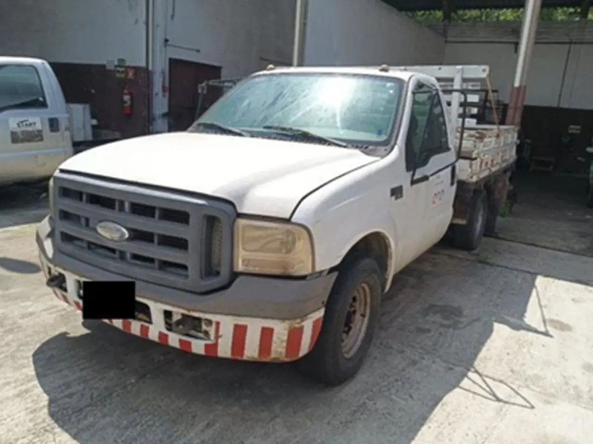 Caminhões Munck Ford F350,Mercedes Benz Fiorino Furgão no leilão de Frota