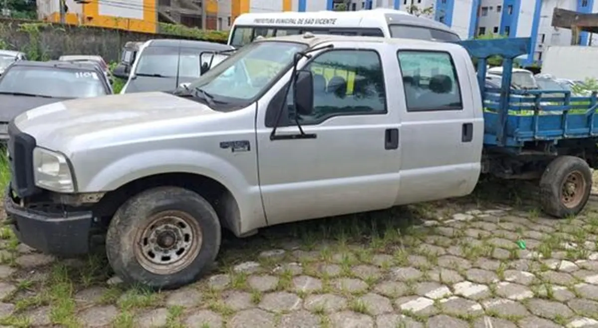Leilão de Prefeitura tem Caminhão F4000, Sprinter e Quadriciclo a partir de 600 Reais