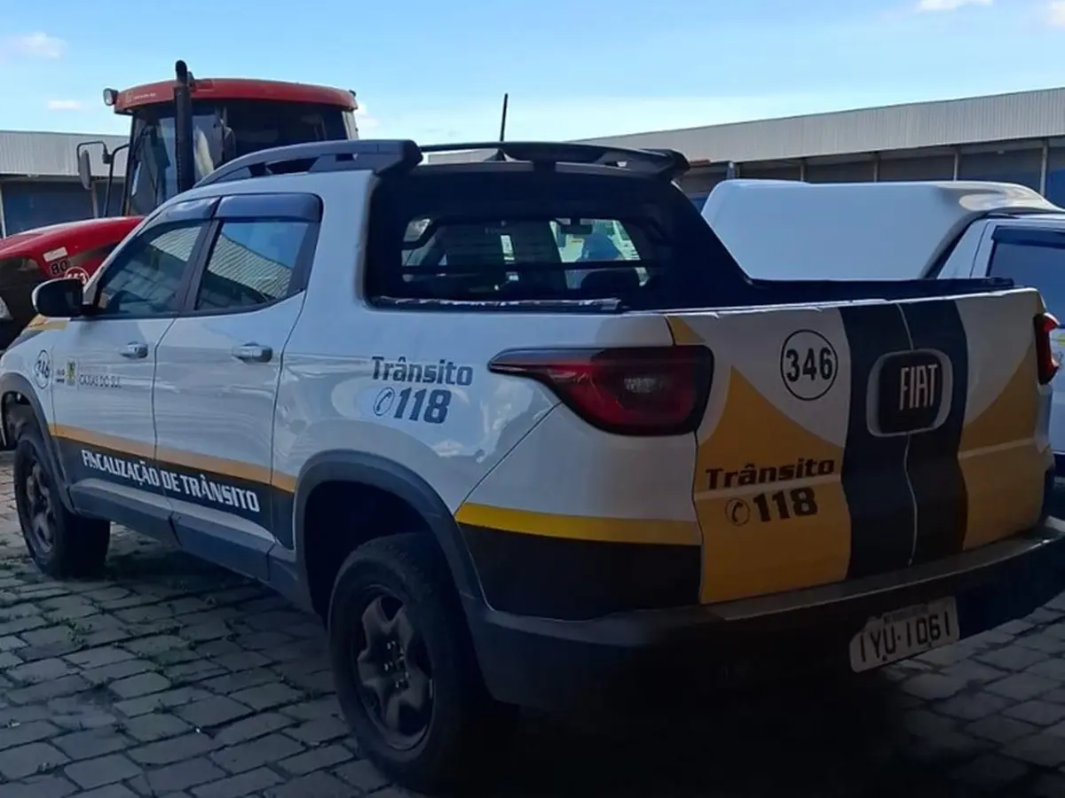 Leilão de prefeitura tem caminhonete assim como Trator e carros