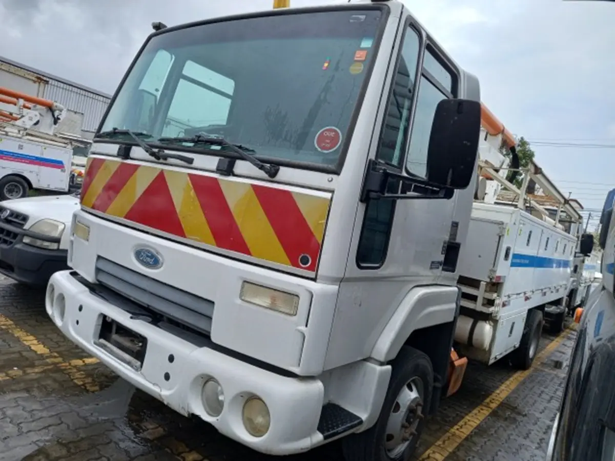 Caminhões Ford Cargo no leilão de empresa de enegia