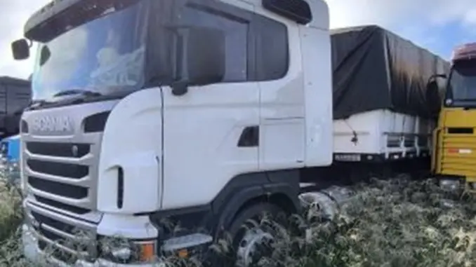 Scania R440 leilão de carros e caminhões Caminhões assim como caminhonetes e carros no leilão do Ministério da Justiça