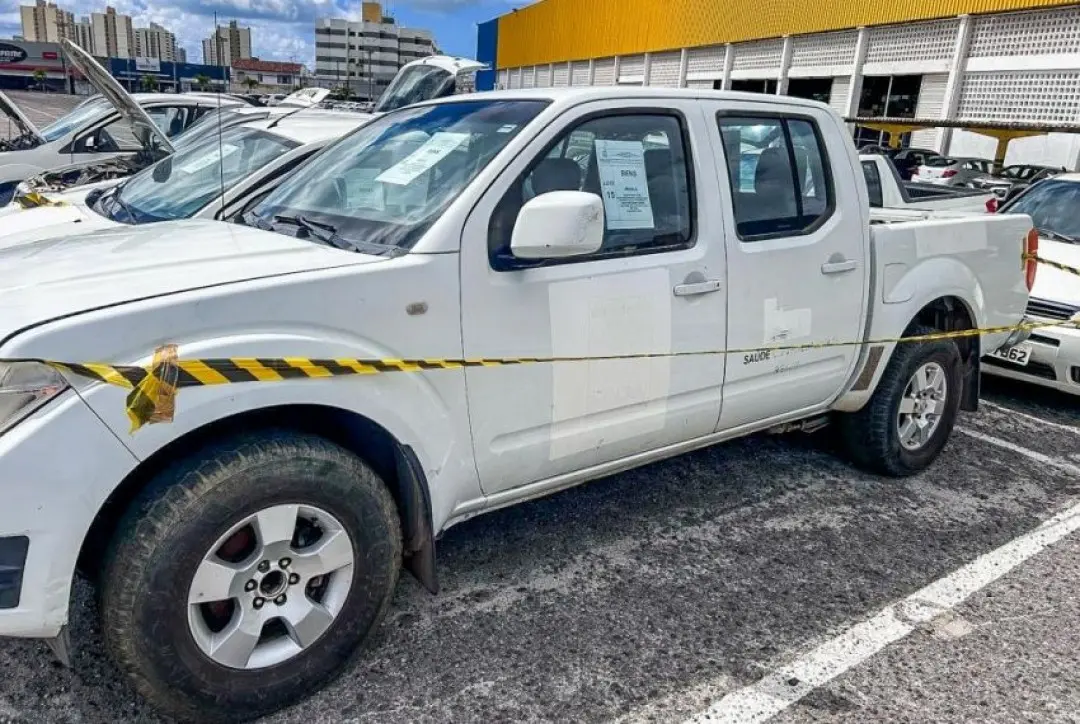 Leilão de Prefeitura tem caminhonetes, Carros e outros materiais