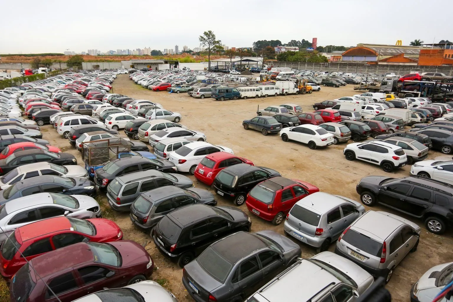 Leilão de Trânsito tem carros com documento para rodar a partir de 300 Reais