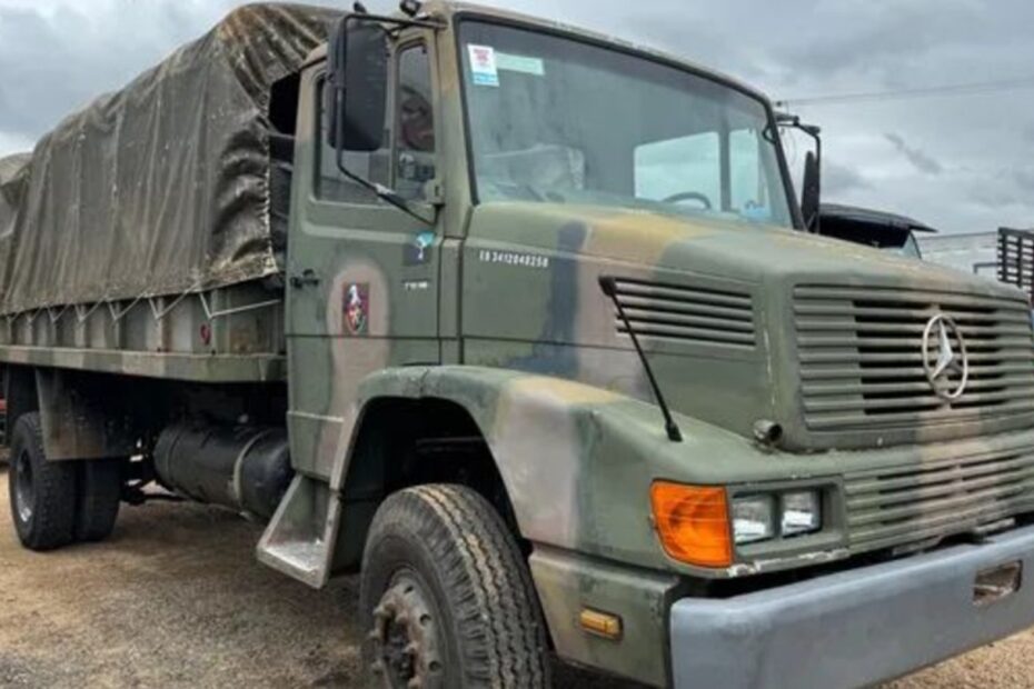 Caminhões 4x4 Mercedes Benz no Leilão do Exército
