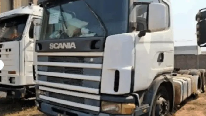 Caminhão Scania e caminhonete no leilão do Ministério da Justiça