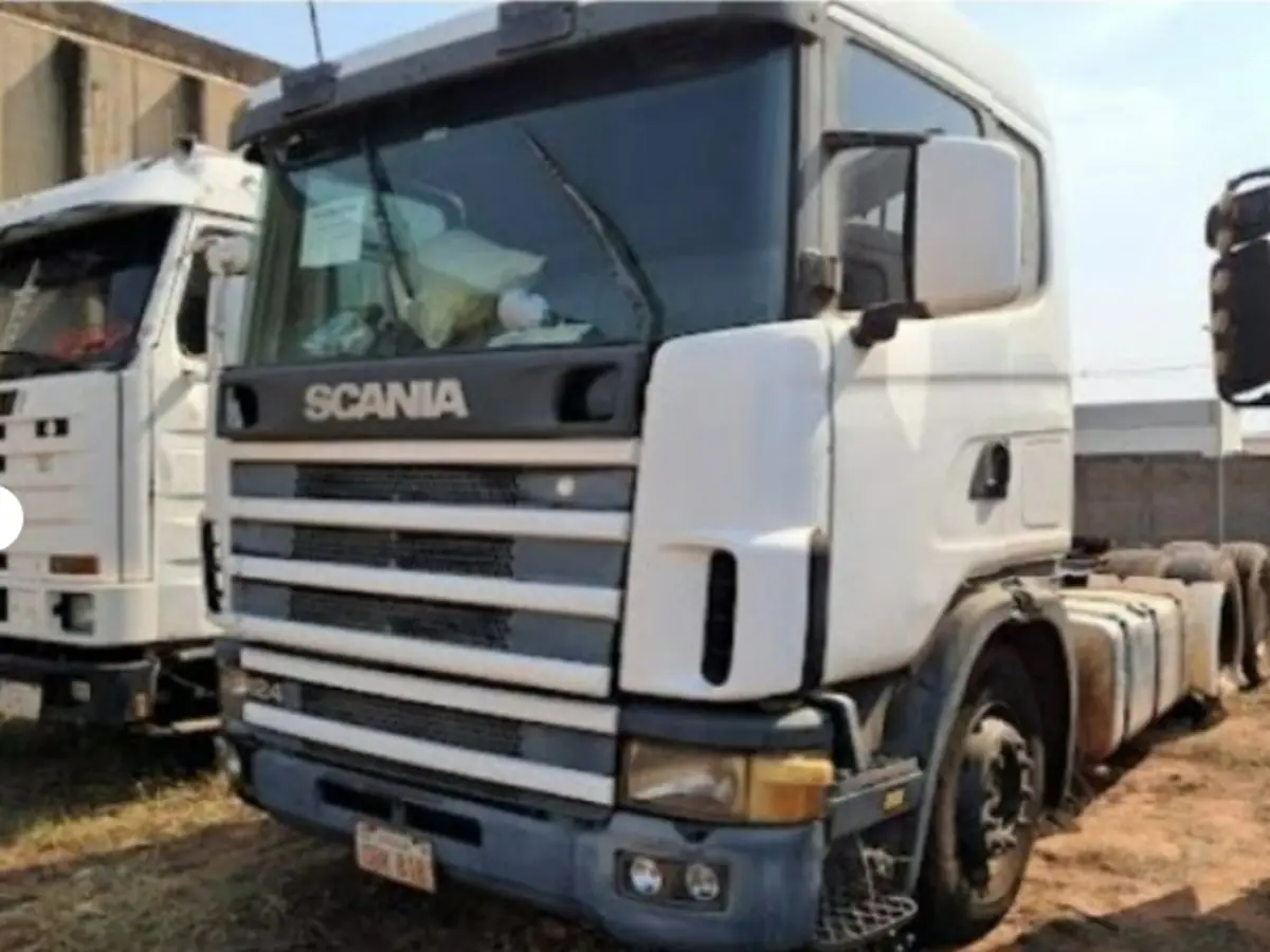 Caminhão Scania e caminhonete no leilão do Ministério da Justiça