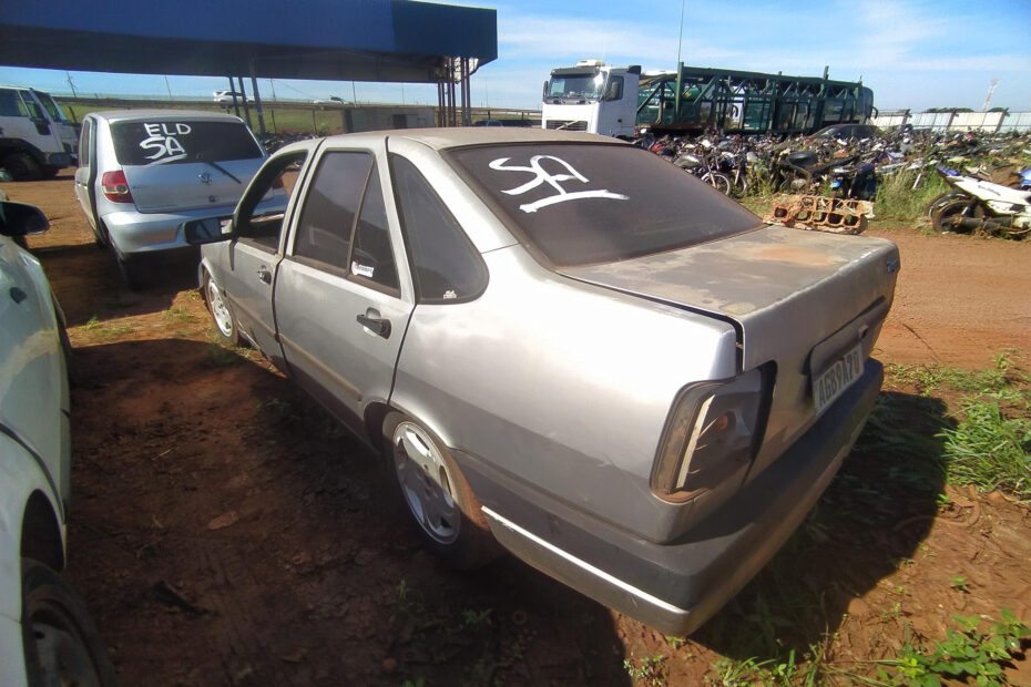 Leilão Detran tem Tempra, Santana, Uso Sx e outros carros classicos
