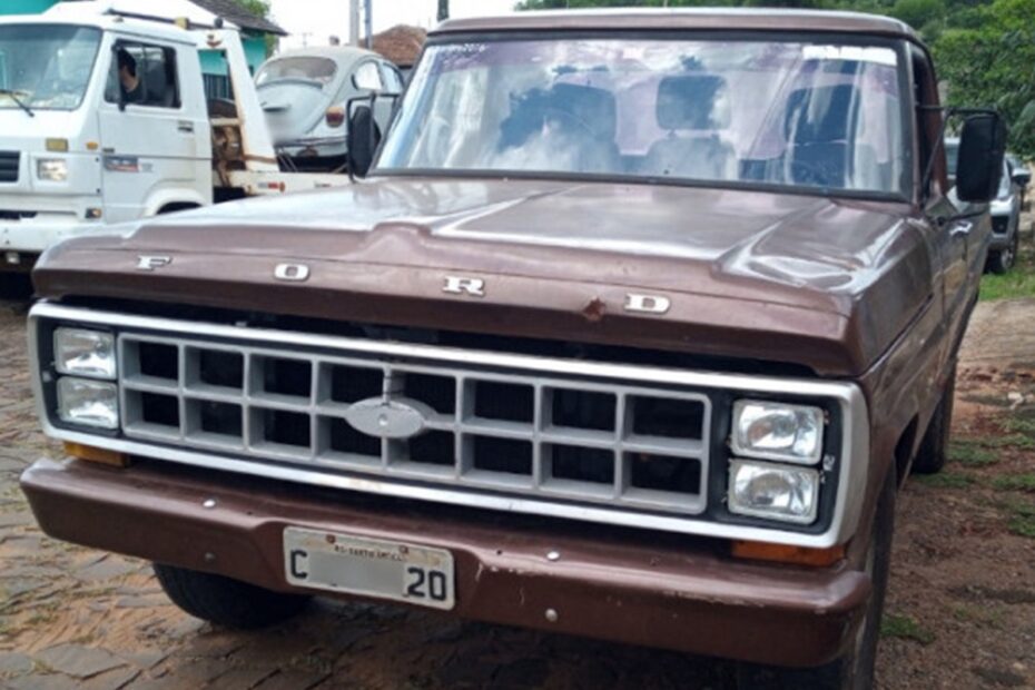 Ford F1000 e Fusca no Leilão da Justiça do Trabalho