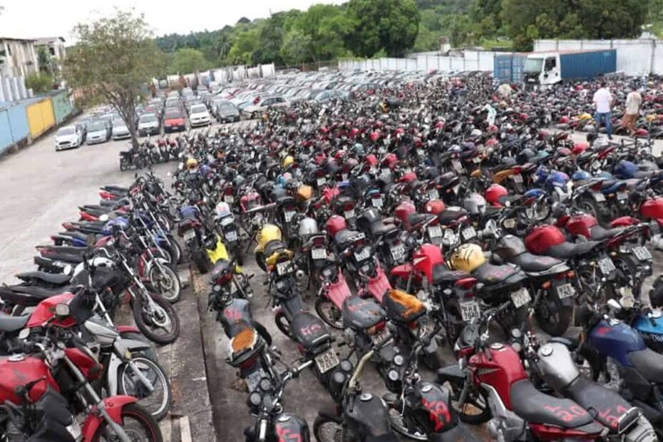 Detran realiza leilão com carros e motos