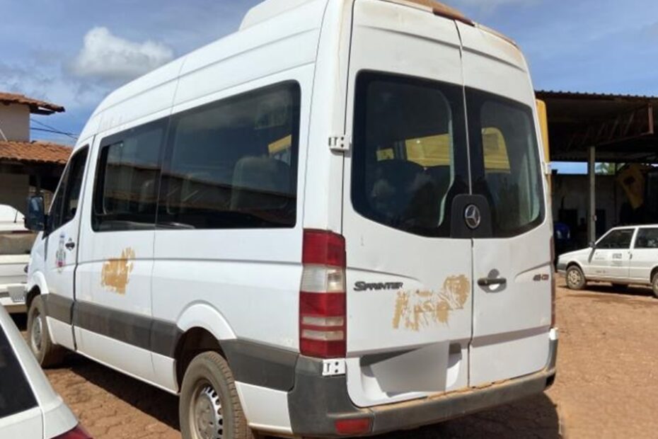 Leilão de prefeitura tem Sprinter e Fiorino furgão apor 6 mil Reais