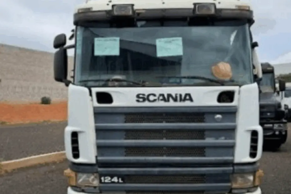 Caminhão Scania no leilão do Ministério da Justiça