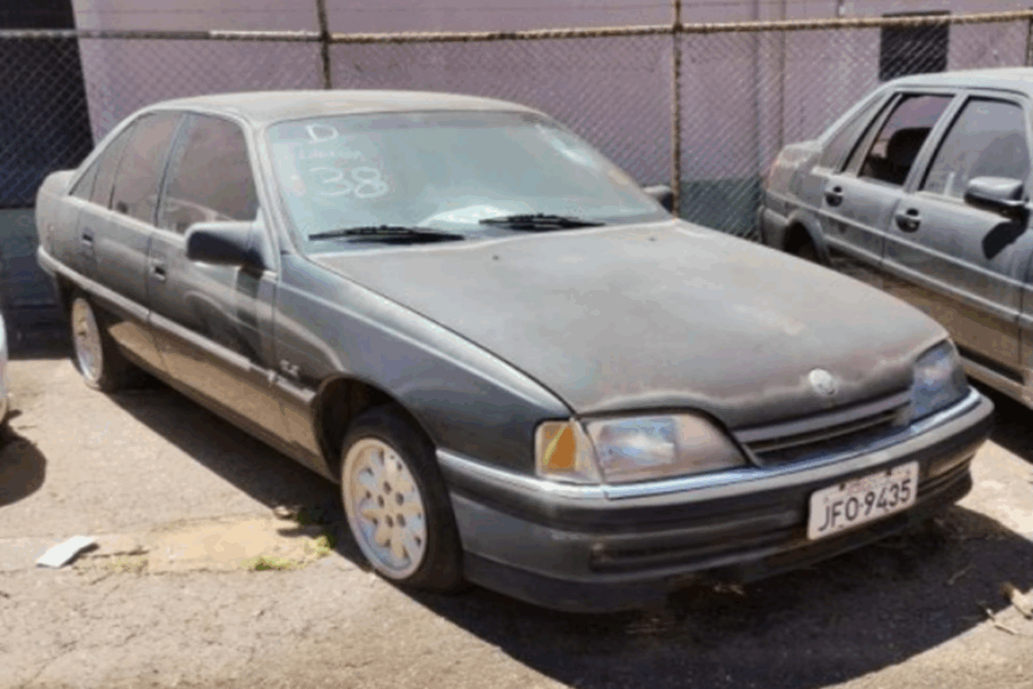 Carros Clássicos como Omega e Santana no leilão de viaturas da Policia Civil