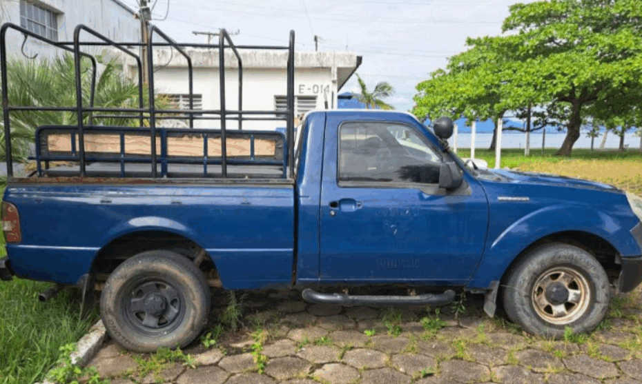 FAB realiza leilão com carros, vans e tratores