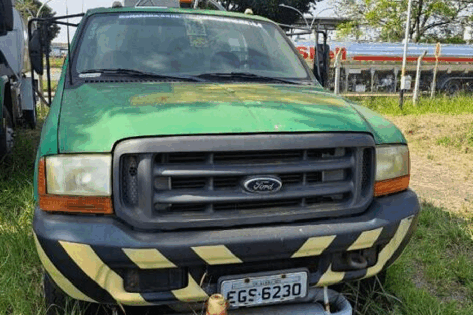Leilão da Vibra energia tem caminhões Mercedes assim como Scania e Ford F4000