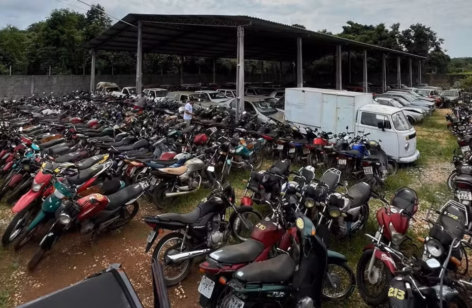 Detran vai leiloar mais de 1 mil carros e motos