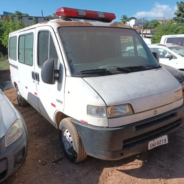 Ambulância Fiat Ducato Combinato Leilão de Prefeitura tem carros, ônibus, Vans e Materiais