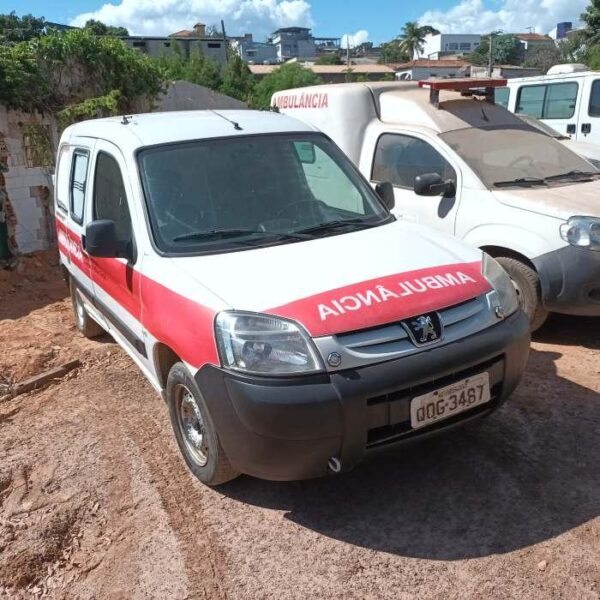 Ambulância Peugeot Part Greencar  Leilão de Prefeitura tem carros, ônibus, Vans e Materiais