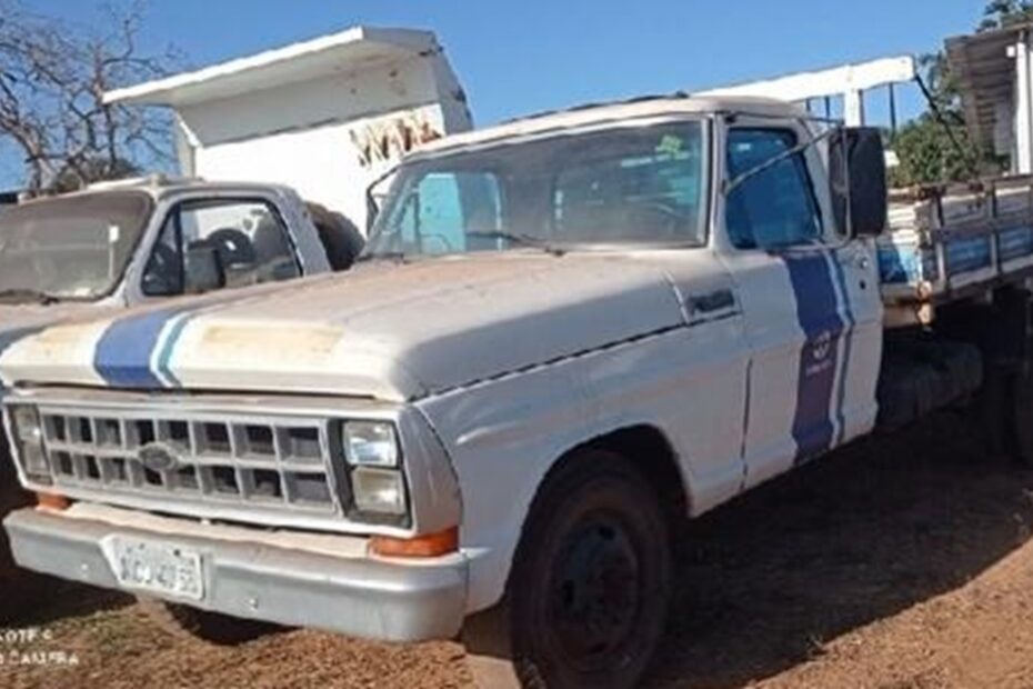 Caminhões Mercedes, GM D40 e Ford F4000 por R$ 8 mil no Leilão de frota da Saneago