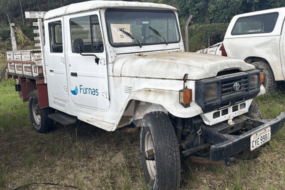 Leilão da Eletrobras tem Caminhonetes Toyota Hilux e Bandeirante