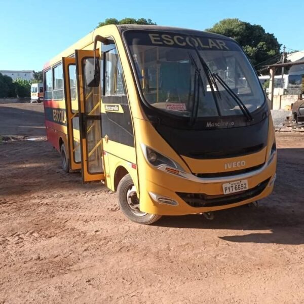 Micro-ônibus Iveco Wayclass Leilão de Prefeitura tem carros, ônibus, Vans e Materiais