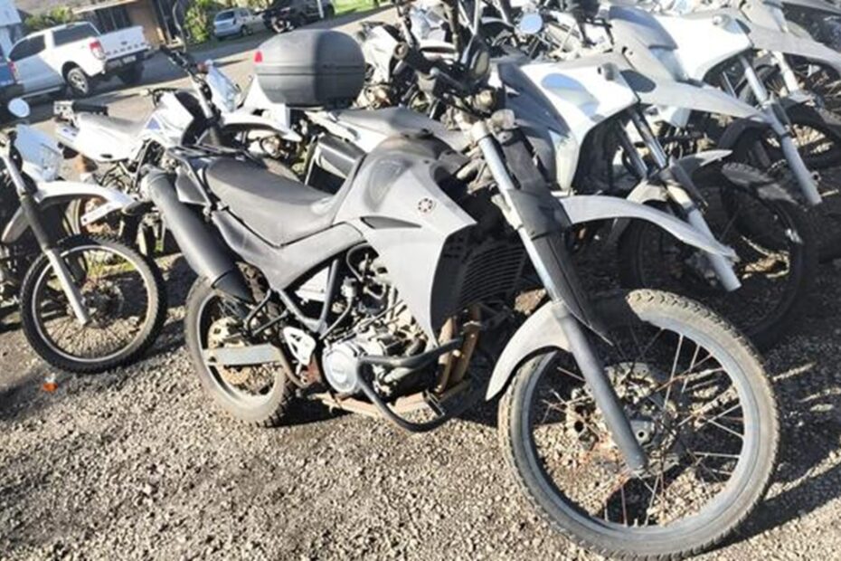 Motos Yamaha XT 660R, Crosser e Honda XRE a partir de R$ 2 mil no leilão de viaturas da Polícia Militar