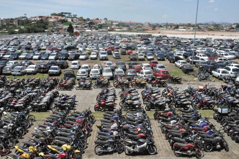 Prefeitura de Maringá realiza leilão online com carros e motos a partir de R$ 300