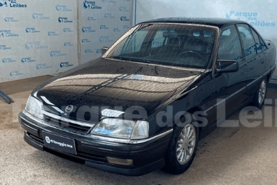 leilão tem 168 veículos retomados de finciamento e raidades como Mercedes AMG e GM Omega por R$ 28 mil