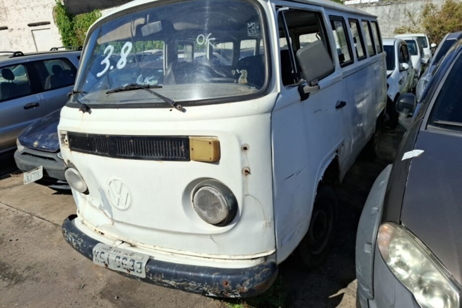 A Polícia Rodoviaria Ferderal realiza mega leilão com Sprinter e Kombi