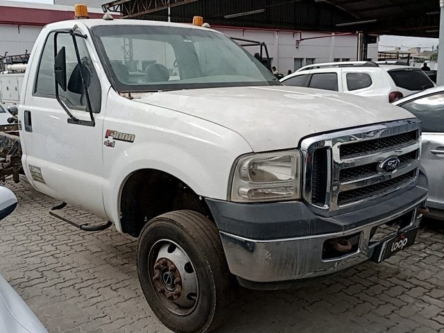 Caminhão Mercedes, Ford F400 e Caminhonetes Hilux no leilão de companhia de energia com 64 lotes