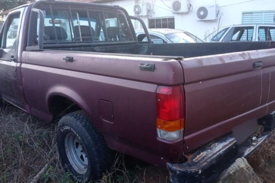 Caminhonete Ford F1000, Carros e motos a partir de R$ 1.600 no leilão de apreenções da polícia Civil