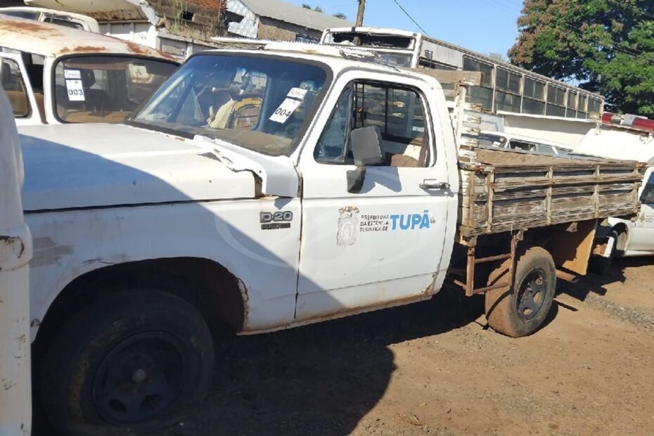 Caminhonetes Chevrolet D20, D10, picapes e Kombis a no leilão frota da Prefeitura de Tupã