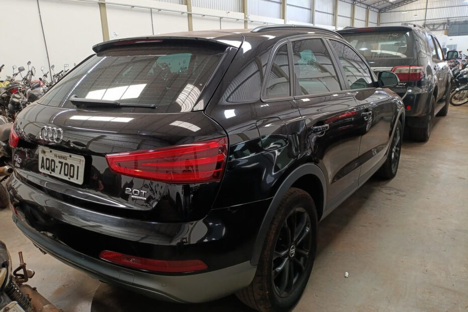 Carros de Luxo como Audi Q3 e BMW X1 e Corlolla no leilão de Trânsito