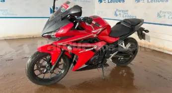 Carros de luxo e popular assim como motos no leilão de veículos retomados de financiamento