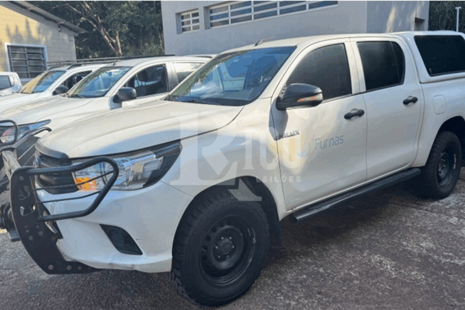 Leilão da Eletrobras tem 14 caminhonetes Toyota Hilux, L200 Triton e GM S10
