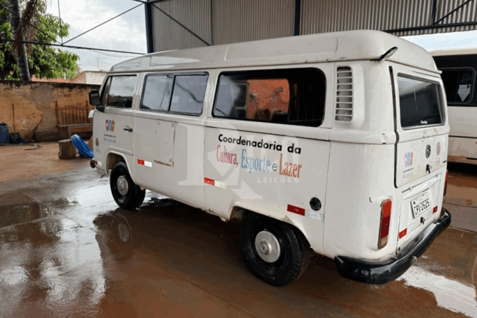 Leilão de Prefeitura tem Kombi, Saveiro, Tratores e Equipamentos