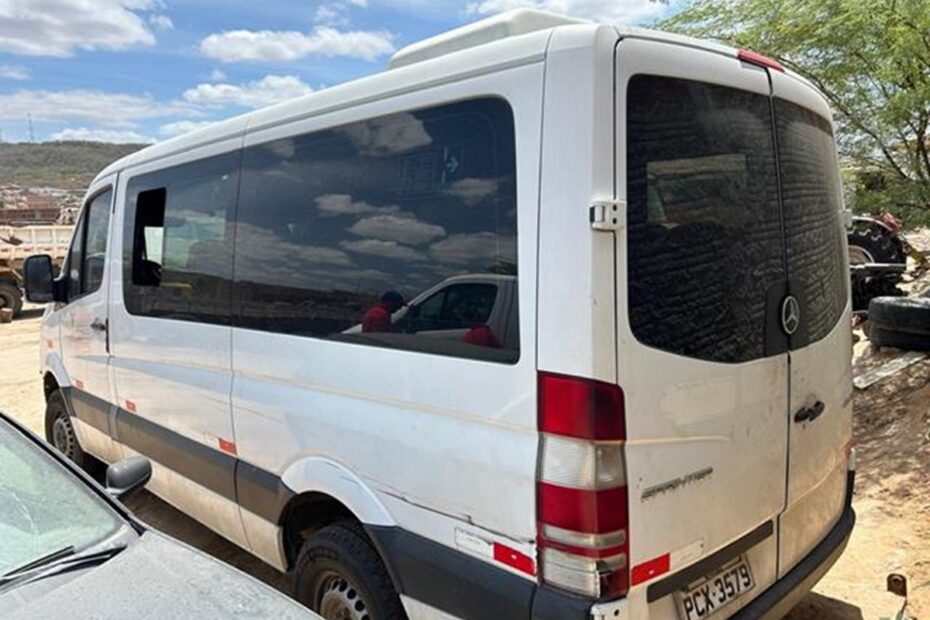Leilão de Prefeitura tem Sprinter Por R$ 6 mil Tratores e carros