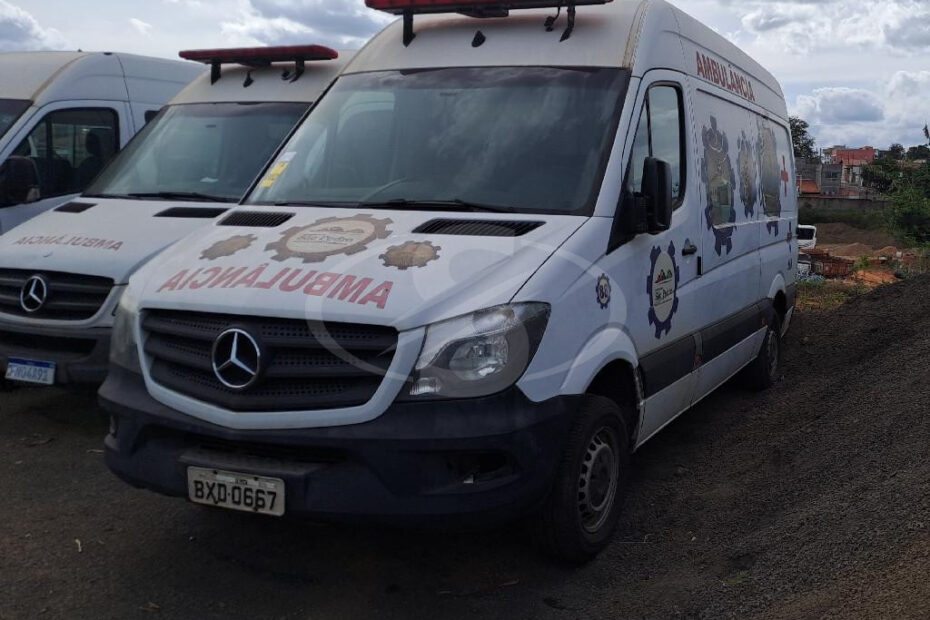 Leilão de Prefeitura tem caminhões Mercedes Benz, Sprinter e Tratores a partir de R$ 10.500