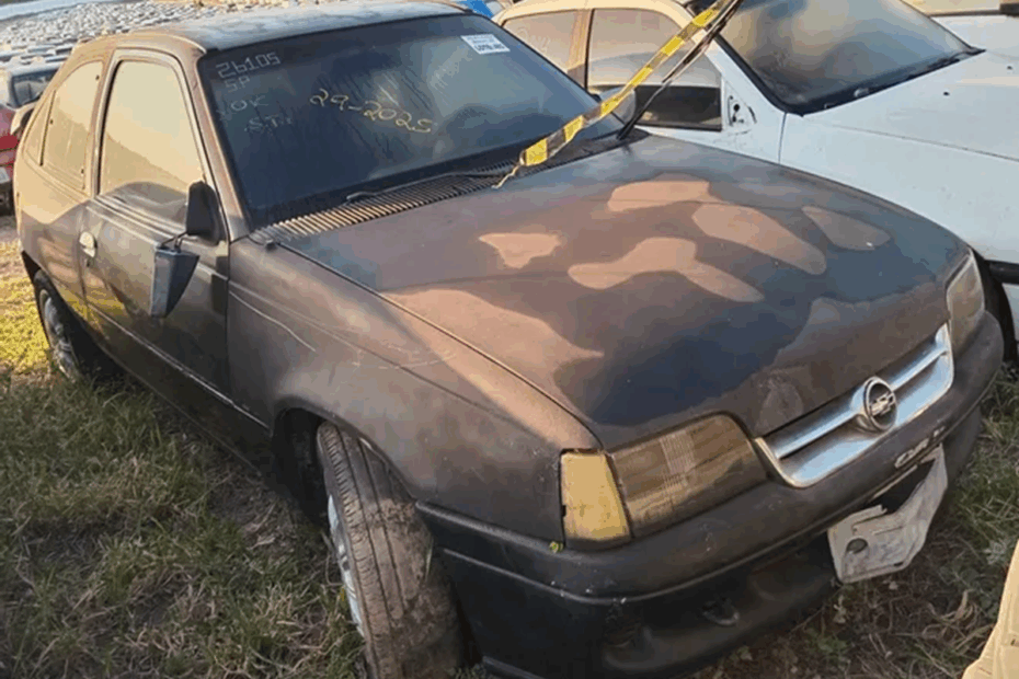 Leilão do Detran tem carros classicos da decada de 90