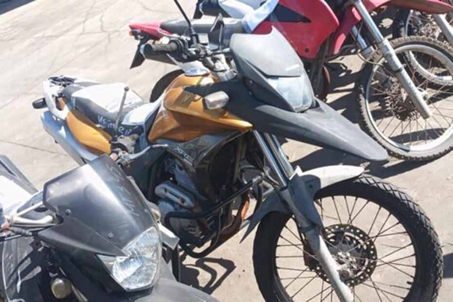 Motos como Yamaha XT 660, Honda XRE e CG no leilão de viaturas policiais