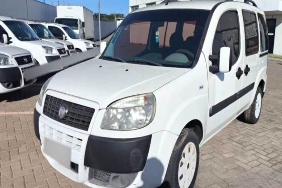 TRE realiza leilão da sua frota e tem Caminhão Volkswagen e fiat Doblo seminovos