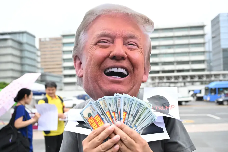 Trump liquida embaixada dos EUA no Brasil no leilão de móveis, eletrônicos e empilhadeira com lances