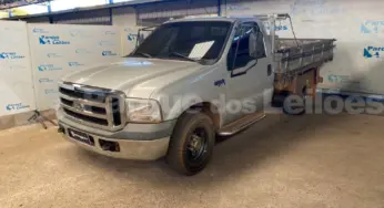 Leilão de Veículos retomados de finciamento tem Caminhão Ford F350, Caminhonetes e trator