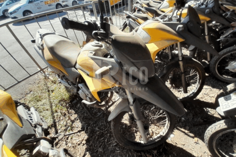 A CET realiza leilão da sua frota com motos como XRE e Falcon