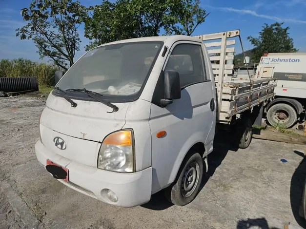 Caminhão Mercedes caminhonetes e maquinas pesadas no leilão de frota